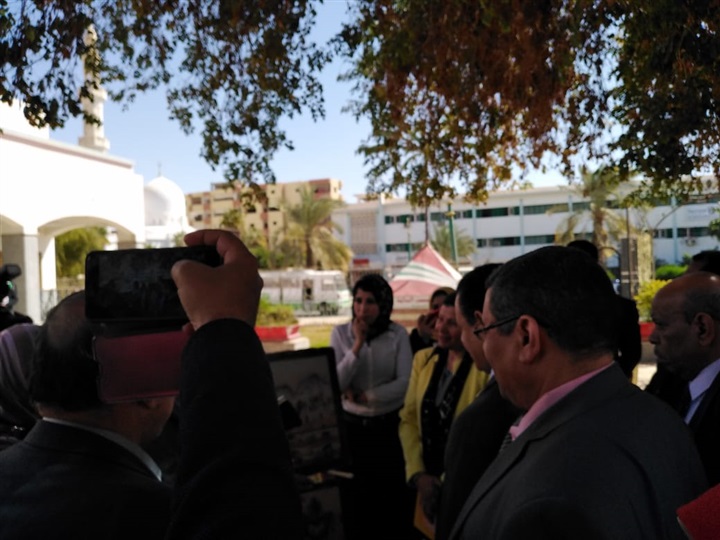 حرف تراثية ومائدة مستديرة ودراسات بحثية في المؤتمر العلمي الثامن لثقافة القرية