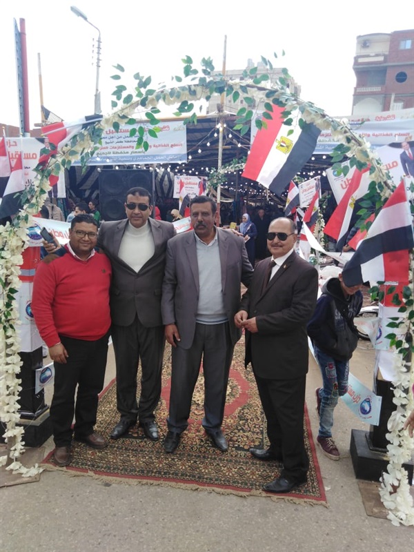 بالصور.. مستقبل وطن ينظم معرضًا للسلع والملابس والأدوات المدرسية بكفر الشيخ