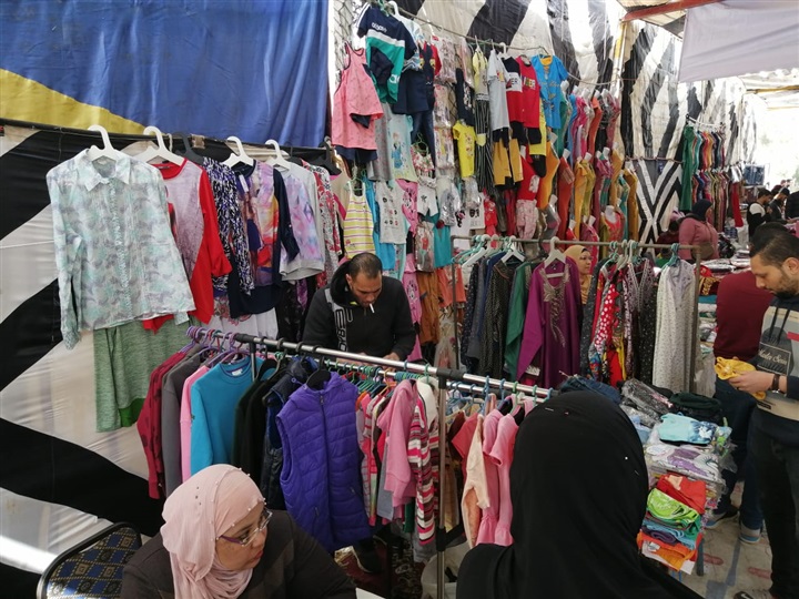 بالصور.. مستقبل وطن ينظم معرضًا للسلع والملابس والأدوات المدرسية بكفر الشيخ