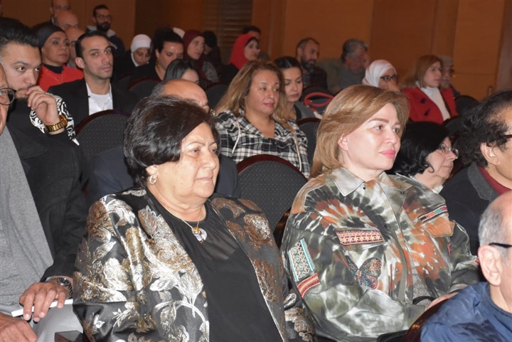 بالصور.. فاروق حسني و زاهي حواس ونجوم الفن يحتفلون بعرض رقصة لا تنسى بالصور.. فاروق حسني و زاهي حواس ونجوم الفن يحتفلون بعرض رقصة لا تنسى