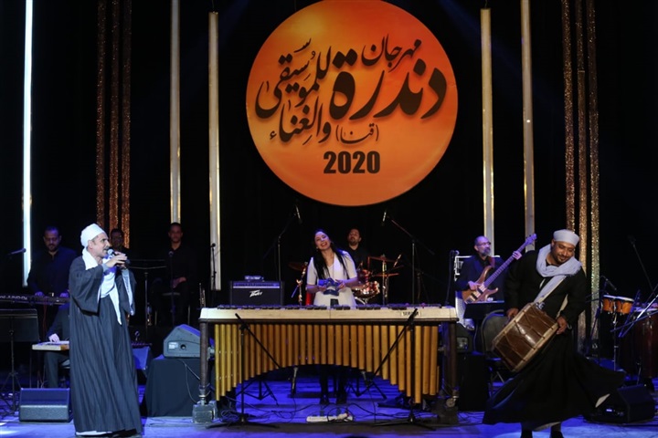 بالصور.. فنون الأوبرا داخل قصر ثقافة قنا .. نسمة في الجنوب وشباب قنا يردد التراث الشعبي بالصور.. فنون الأوبرا داخل قصر ثقافة قنا .. نسمة في الجنوب وشباب قنا يردد التراث الشعبي