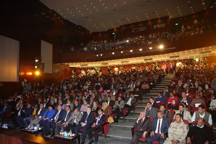 بالصور.. فنون الأوبرا داخل قصر ثقافة قنا .. نسمة في الجنوب وشباب قنا يردد التراث الشعبي بالصور.. فنون الأوبرا داخل قصر ثقافة قنا .. نسمة في الجنوب وشباب قنا يردد التراث الشعبي