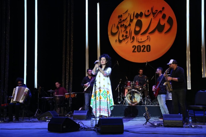 بالصور.. فنون الأوبرا داخل قصر ثقافة قنا .. نسمة في الجنوب وشباب قنا يردد التراث الشعبي بالصور.. فنون الأوبرا داخل قصر ثقافة قنا .. نسمة في الجنوب وشباب قنا يردد التراث الشعبي