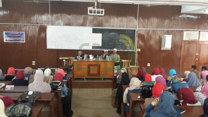 بالصور.. "فتاة واعية في مجتمع متحضر".. ندوة بتربية الزقازيق