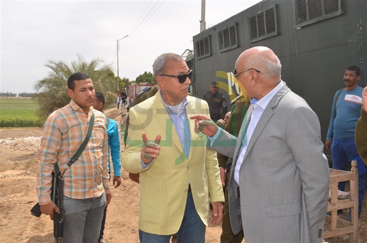 بالصور.. محافظ قنا ومدير الأمن يقودان حملة مكبرة لإزالة التعديات على الأراضي الزراعية