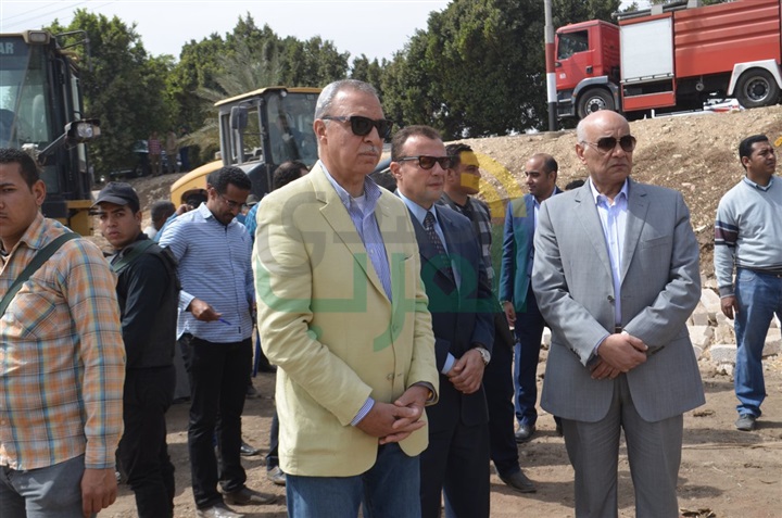 بالصور.. محافظ قنا ومدير الأمن يقودان حملة مكبرة لإزالة التعديات على الأراضي الزراعية