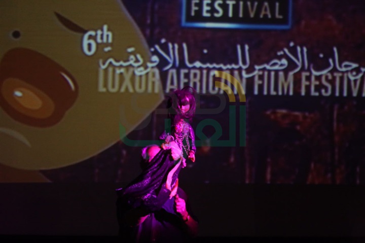 بالصور.. تكريم "الجداوي" وأمهات الأقصر بمهرجان "السينما الأفريقية" احتفالا بعيدهم بالصور.. تكريم "الجداوي" وأمهات الأقصر بمهرجان "السينما الأفريقية" احتفالا بعيدهم