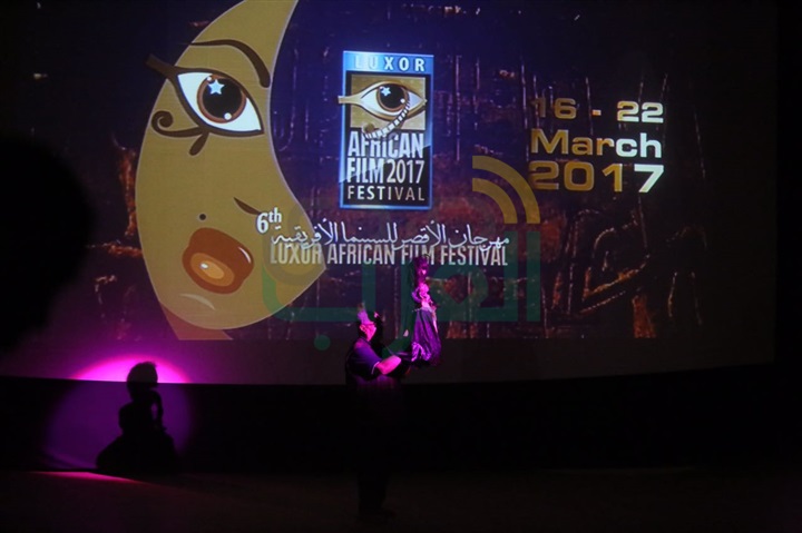 بالصور.. تكريم "الجداوي" وأمهات الأقصر بمهرجان "السينما الأفريقية" احتفالا بعيدهم بالصور.. تكريم "الجداوي" وأمهات الأقصر بمهرجان "السينما الأفريقية" احتفالا بعيدهم