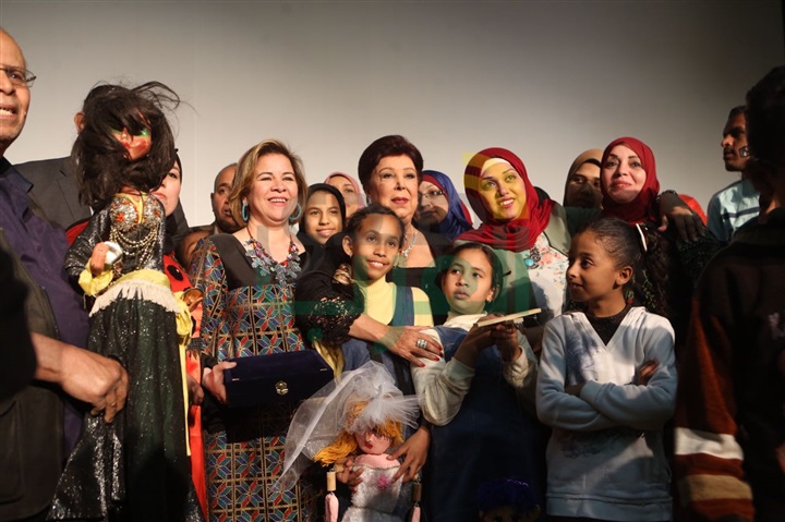 بالصور.. تكريم "الجداوي" وأمهات الأقصر بمهرجان "السينما الأفريقية" احتفالا بعيدهم بالصور.. تكريم "الجداوي" وأمهات الأقصر بمهرجان "السينما الأفريقية" احتفالا بعيدهم