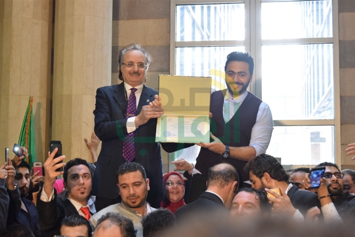 شاهد بالصور.. تامر حسني بمستشفى قصر العيني شاهد بالصور.. تامر حسني بمستشفى قصر العيني
