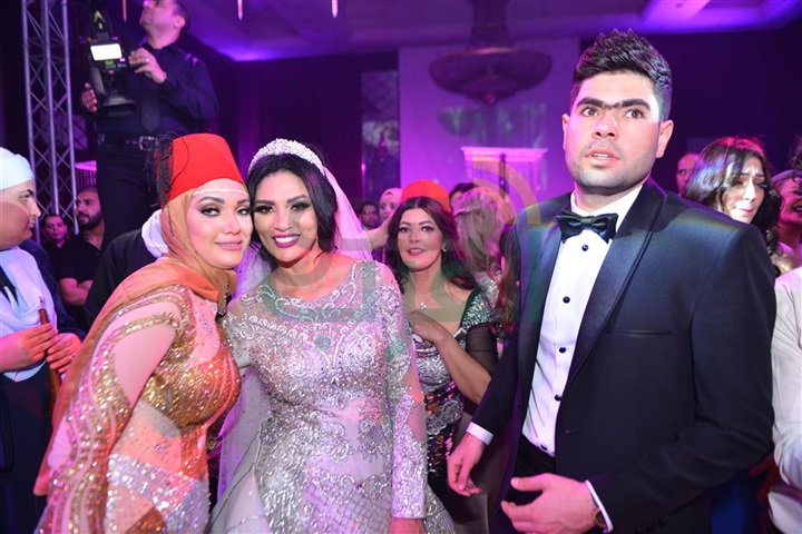 بالصور.. زفاف محمد البوغة وأمل عبد الحميد بحضور نجوم الفن بالصور.. زفاف محمد البوغة وأمل عبد الحميد بحضور نجوم الفن
