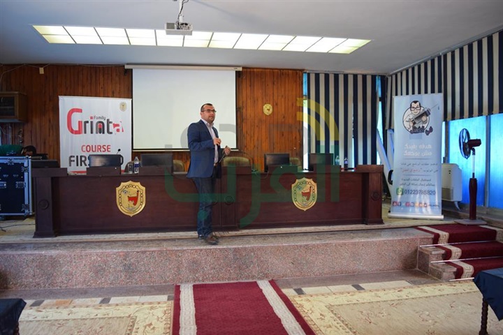 بالصور: الإسعافات الأولية فى حالات الطوارئ "ورشة عمل" بصيدلة سوهاج