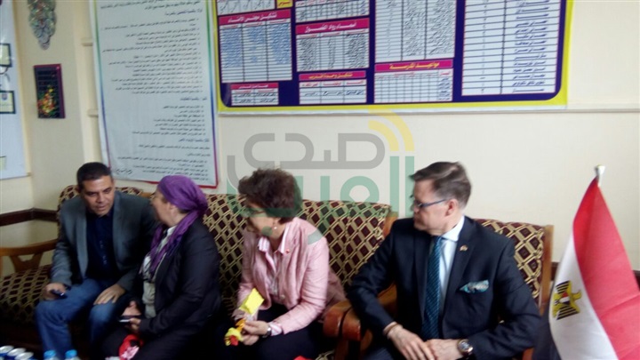 وفد كندى يزور مدارس العبور لمتابعة البرامج التدريبية للمعلمين