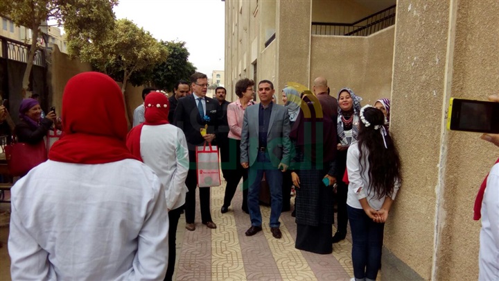 وفد كندى يزور مدارس العبور لمتابعة البرامج التدريبية للمعلمين