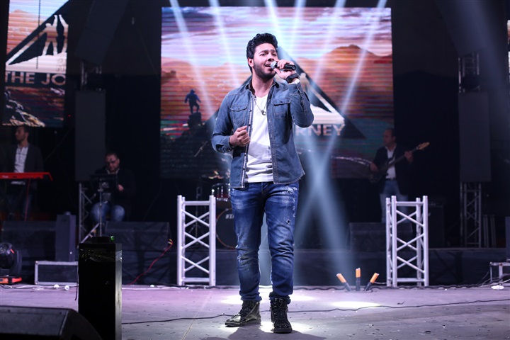 بالصور .. رامي جمال يغني أمام زوجته لأول مرة بحفل الصالة المغطاة بالصور .. رامي جمال يغني أمام زوجته لأول مرة بحفل الصالة المغطاة