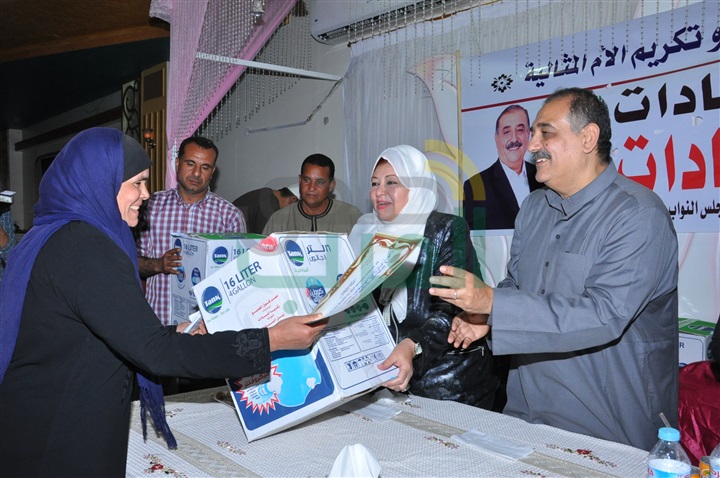 بالصور .. زين السادات يكرم عفاف شعيب والأمهات المثاليات فى حفل خيرى كبير بالمنوفية بالصور .. زين السادات يكرم عفاف شعيب والأمهات المثاليات فى حفل خيرى كبير بالمنوفية