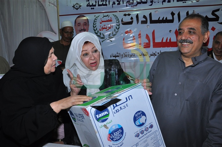 بالصور .. زين السادات يكرم عفاف شعيب والأمهات المثاليات فى حفل خيرى كبير بالمنوفية بالصور .. زين السادات يكرم عفاف شعيب والأمهات المثاليات فى حفل خيرى كبير بالمنوفية