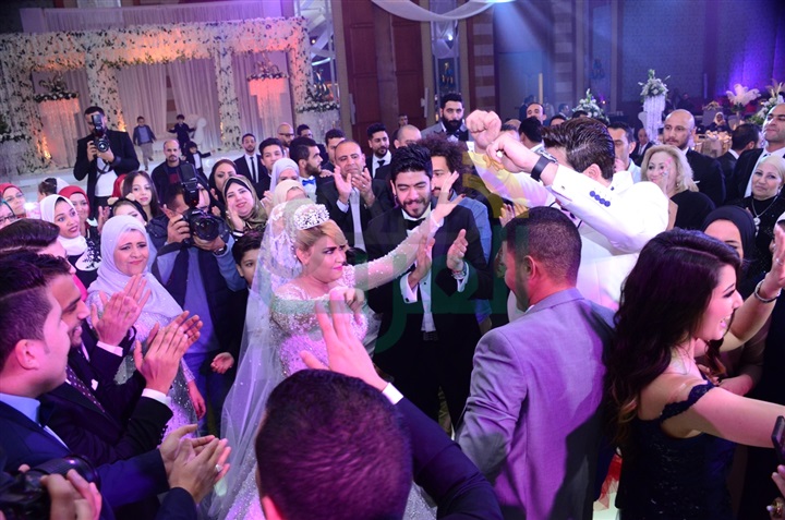 بالصور.. نجوم الغناء يتألقون فى حفل زفاف "أحمد وآية" بالصور.. نجوم الغناء يتألقون فى حفل زفاف "أحمد وآية"