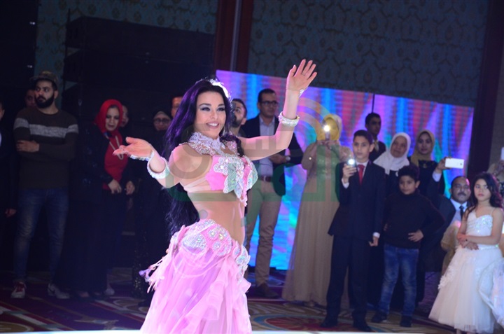 بالصور.. نجوم الغناء يتألقون فى حفل زفاف "أحمد وآية" بالصور.. نجوم الغناء يتألقون فى حفل زفاف "أحمد وآية"