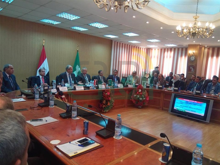 بالصور.. وزير التنمية المحلية ومحافظ الشرقية يستعرضان المشروعات التنموية