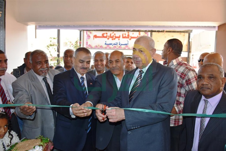 بالصور.. محافظ أسوان يشهد حفل تكامل الأنشطة التربوية بمدرسة بلانة ثالث الإبتدائية