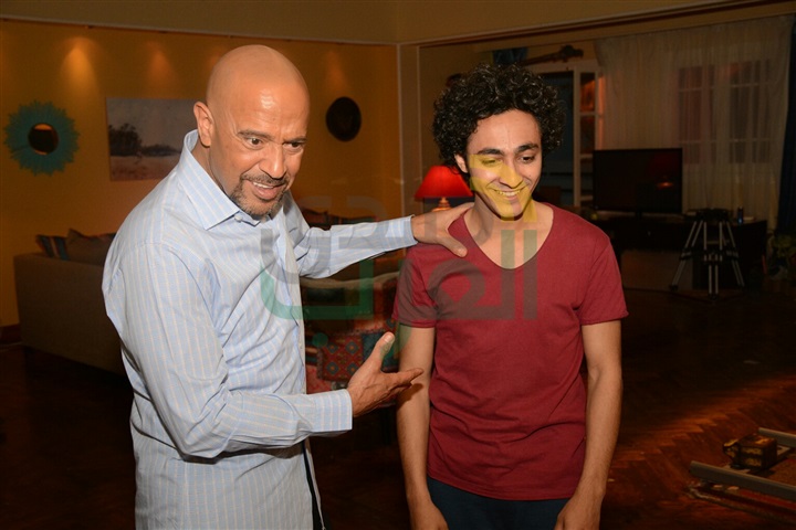 بالصور.. أشرف عبد الباقي يستكمل تصوير مسلسله الجديد بحضور "عائلة زيزو" بالصور.. أشرف عبد الباقي يستكمل تصوير مسلسله الجديد بحضور "عائلة زيزو"