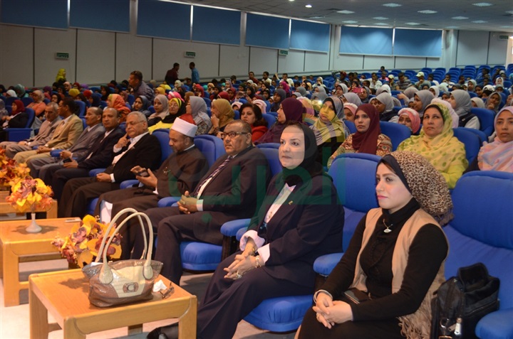 بالصور .. محافظ قنا ورئيس جامعة جنوب الوادي يشهدان الاحتفالية السنوية الرابعة بيوم الفتاه