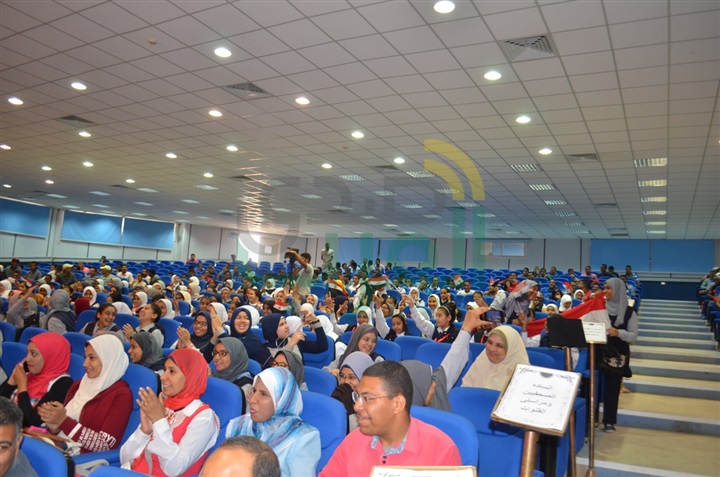 بالصور .. محافظ قنا ورئيس جامعة جنوب الوادي يشهدان الاحتفالية السنوية الرابعة بيوم الفتاه