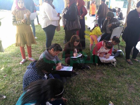 بالصور .. ورش جرافيتى وكاريكاتير و"بنتومايم" فى احتفالية المرأة بمكتبة مدينة نصر