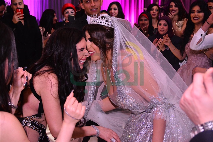 بالصور.. الليثي ودياب يشعلان زفاف "سمر" و"محمد" بحضور النجوم والمشاهير بالصور.. الليثي ودياب يشعلان زفاف "سمر" و"محمد" بحضور النجوم والمشاهير