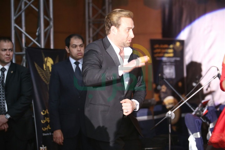 بالصور ..  تكريم نضال الشافعي وسامح حسين في حفل افتتاح مهرجان شرم الشيخ للمسرح الشبابي 
