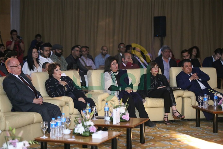 بالصور ..  تكريم نضال الشافعي وسامح حسين في حفل افتتاح مهرجان شرم الشيخ للمسرح الشبابي 