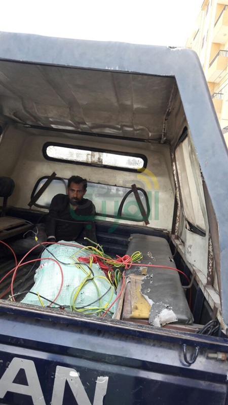 القبض على 4 أشخاص لسرقتهم الأسلاك الكهربائية من المنشآت بقها