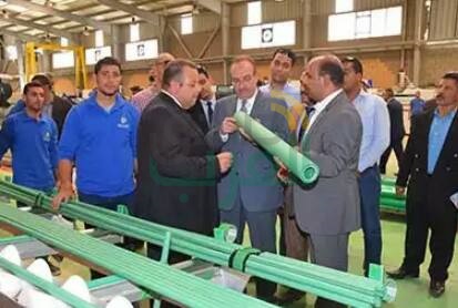 بالصور.. محافظ بني سويف يتفقد 4 مصانع منتجة باستثمارات 233 مليون جنيه