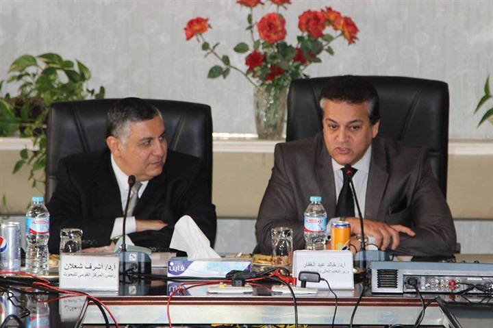 "عبدالغفار" يؤكد دعم الوزارة لجميع المراكز والمعاهد البحثية فى مصر