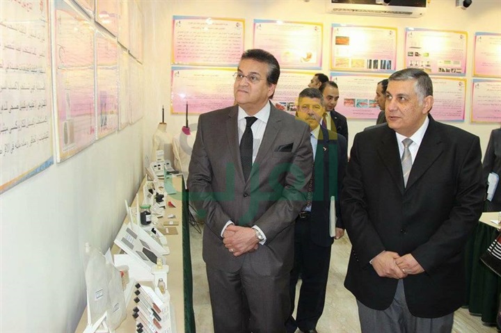 "عبدالغفار" يؤكد دعم الوزارة لجميع المراكز والمعاهد البحثية فى مصر
