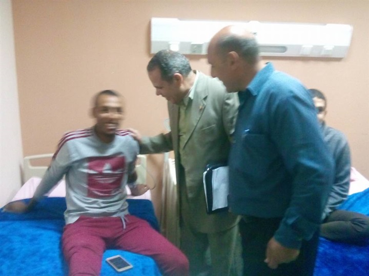 بالصور..طلاب كفر الشيخ يزورون مصابي العمليات الإرهابية بالمستشفي العسكري