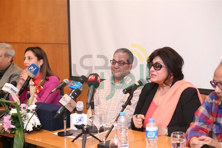 بالصور.. ندوة كرم مطاوع ضمن مهرجان شرم الشيخ للمسرح الشبابي بالصور.. ندوة كرم مطاوع ضمن مهرجان شرم الشيخ للمسرح الشبابي
