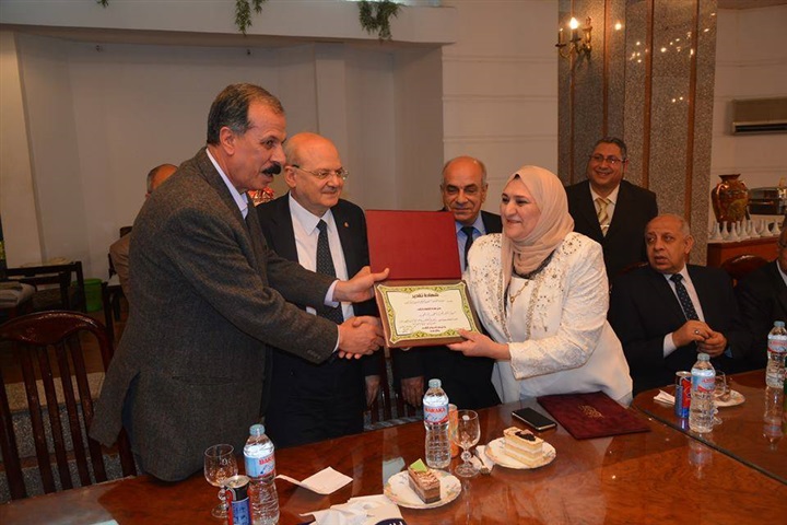 رئيس جامعة الزقازيق يعلن عن تنظيم يوم للوفاء مرتين سنويا