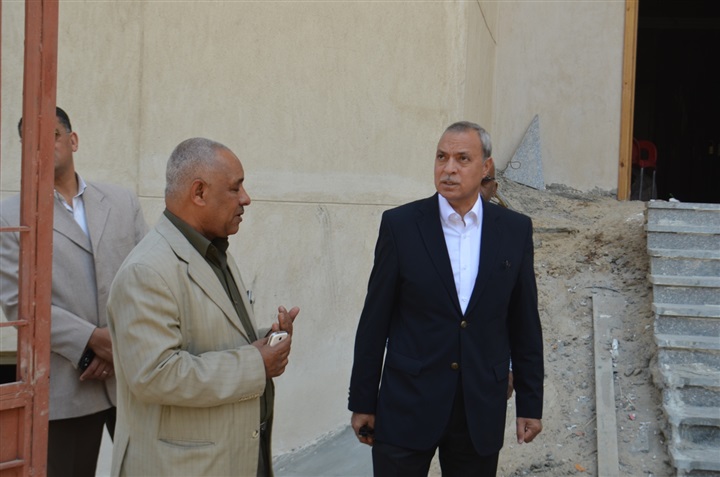بالصور.. محافظ قنا يتفقد المقر الجديد لمجلس المدينة