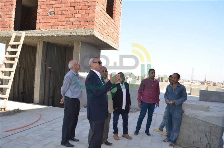بالصور.. محافظ قنا يتفقد المقر الجديد لمجلس المدينة