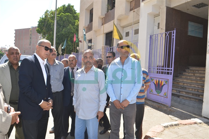 بالصور.. محافظ قنا يتفقد المقر الجديد لمجلس المدينة