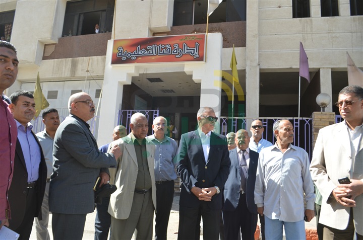 بالصور.. محافظ قنا يتفقد المقر الجديد لمجلس المدينة
