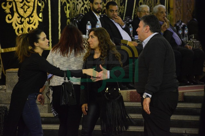 بالصور.. ‎توافد نجوم الفن لعزاء والدة الإعلامية بوسي شلبي