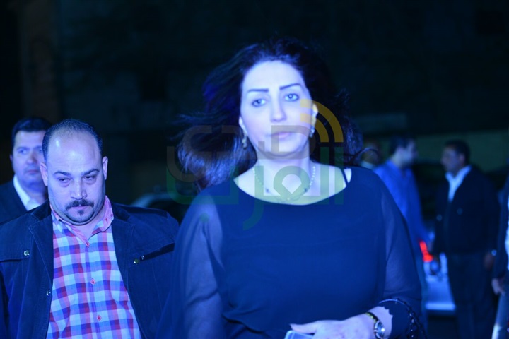 بالصور .. وصول ليلى علوى ونبيله عبيد ويسرا ورجاء الجداوى عزاء والدة بوسى شلبى