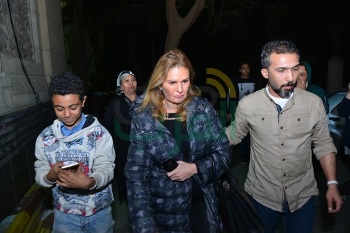 بالصور .. انتهاء عزاء والدة الإعلاميه بوسى شلبى