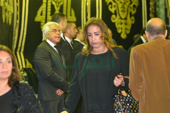 بالصور .. انتهاء عزاء والدة الإعلاميه بوسى شلبى