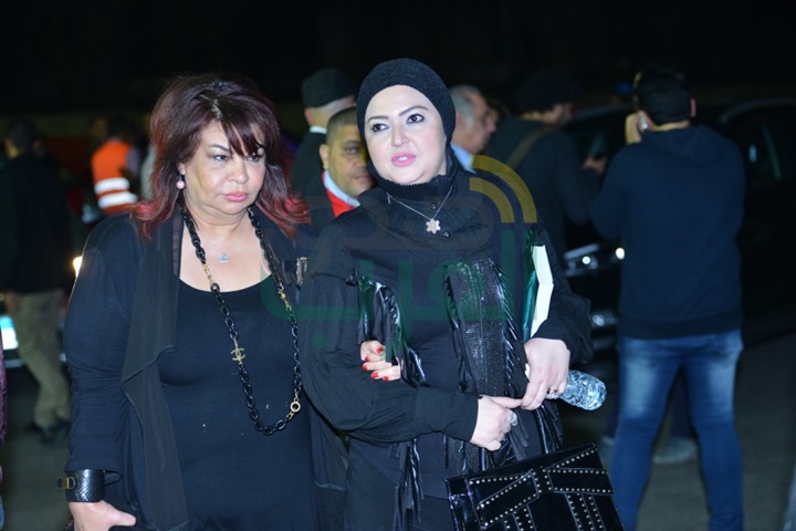 بالصور .. انتهاء عزاء والدة الإعلاميه بوسى شلبى