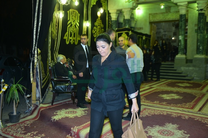 بالصور .. انتهاء عزاء والدة الإعلاميه بوسى شلبى