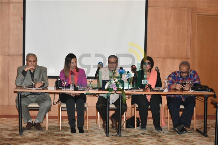 سهير المرشدي: مواقف كرم مطاوع السياسية معروفة.. وعانينا منها لفترات طويلة سهير المرشدي: مواقف كرم مطاوع السياسية معروفة.. وعانينا منها لفترات طويلة